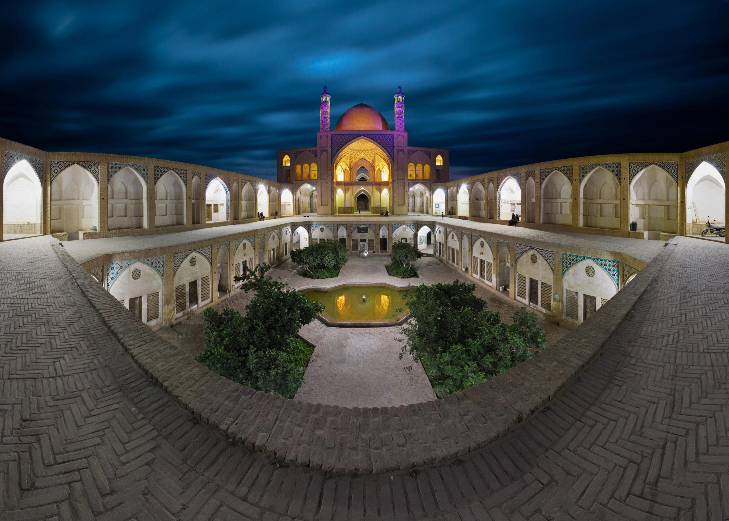 Kolor stitching | 24 pictures | Size: 14002 x 11235 | Lens: Standard | RMS: 3.50 | FOV: 261.75 x 134.99 ~ -13.51 | Projection: Mercator | Color: LDR |